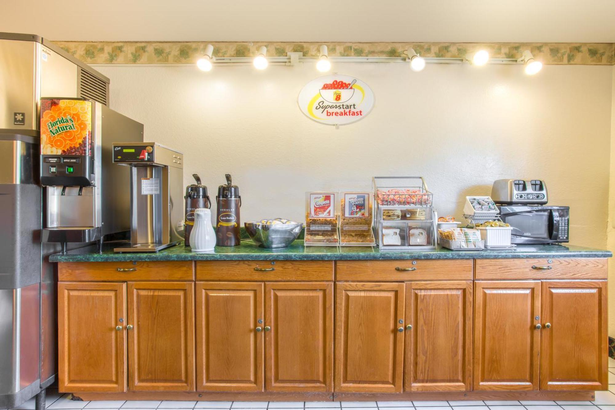 Super 8 By Wyndham Richmond/Broad Street Motel Henrico Dış mekan fotoğraf