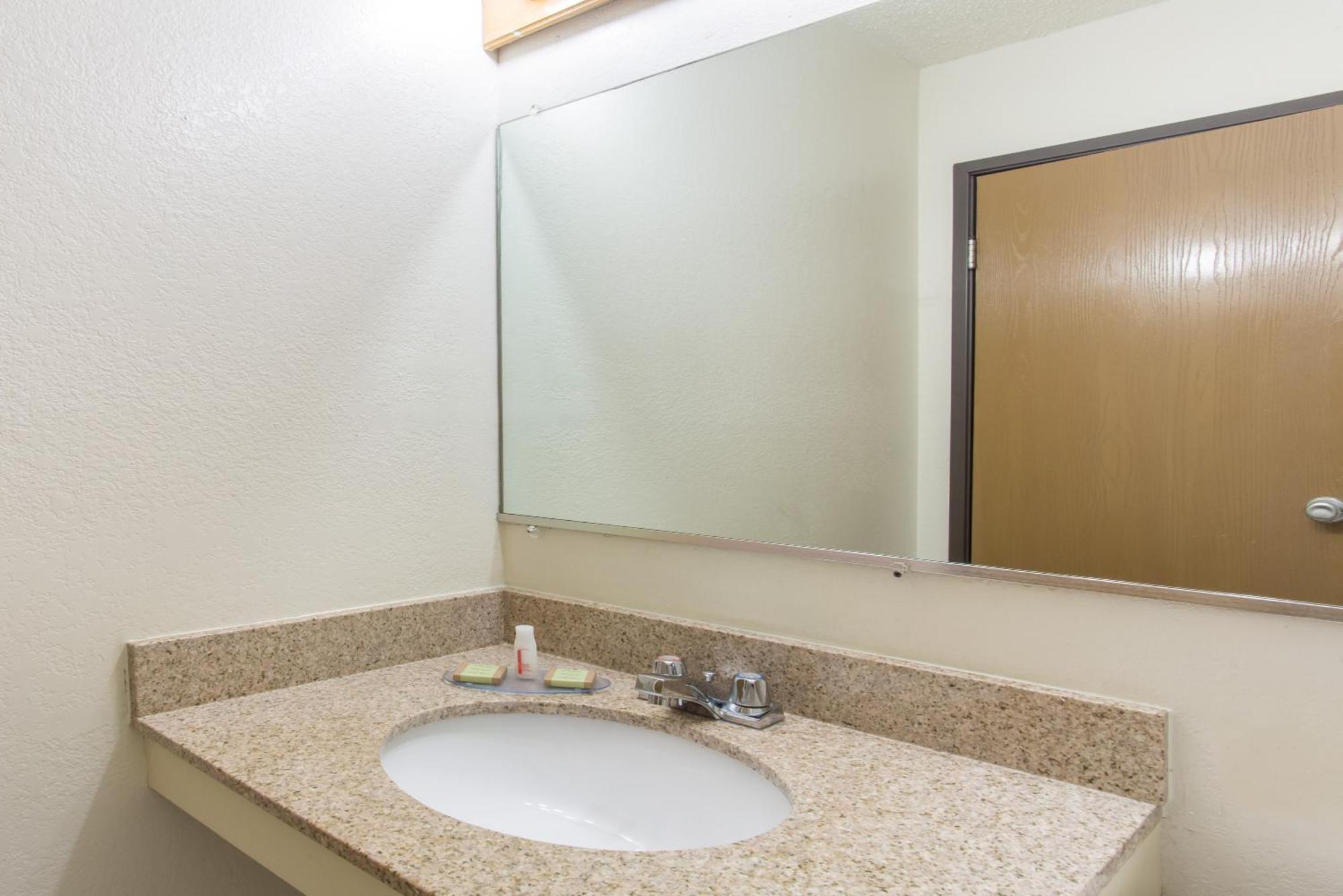 Super 8 By Wyndham Richmond/Broad Street Motel Henrico Dış mekan fotoğraf